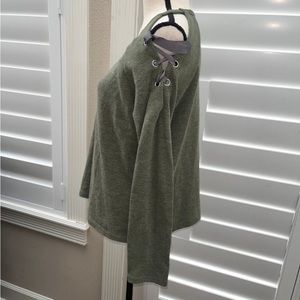 SOLD 🔥3 for $38🔥 Eyeshadow open shoulder sweater